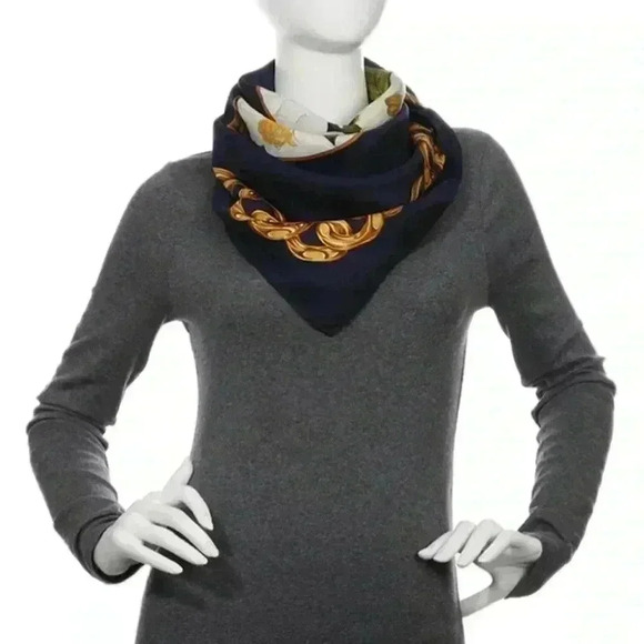 AUTHENTIC CHANEL SILK navy scarf logo chain camellia - Picture 4 of 11